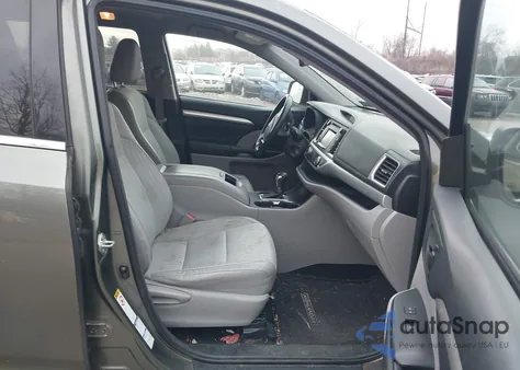 2014 Toyota Highlander Le Plus V6 z USA, uszkodzony, nr VIN 5TDBKRFH7ES054193